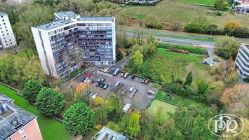 ***SIGNATURE DE COMPROMIS EN COURS*** Parking privé, cave, piscine intérieur, sauna, tennis - WOLUWE-SAINT-ÉTIENNE