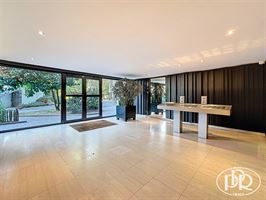 ***SIGNATURE DE COMPROMIS EN COURS*** Parking privé, cave, piscine intérieur, sauna, tennis - WOLUWE-SAINT-ÉTIENNE