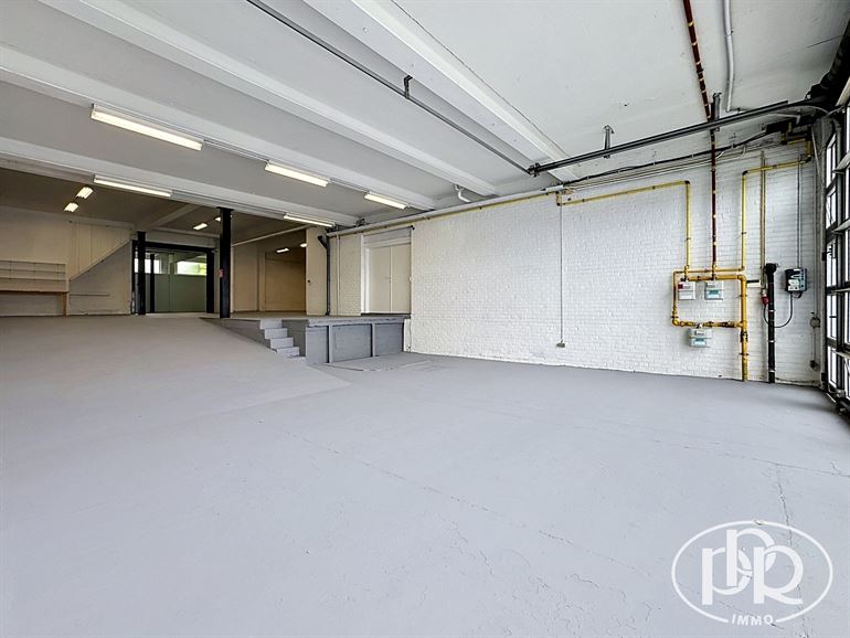 Mixte Entrepôts & Bureaux en RDC ! Proche centre-ville