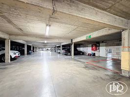 ***SIGNATURE DE COMPROMIS EN COURS*** Parking privé, cave, piscine intérieur, sauna, tennis - WOLUWE-SAINT-ÉTIENNE