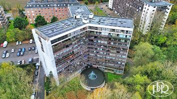 ***SIGNATURE DE COMPROMIS EN COURS*** Parking privé, cave, piscine intérieur, sauna, tennis - WOLUWE-SAINT-ÉTIENNE