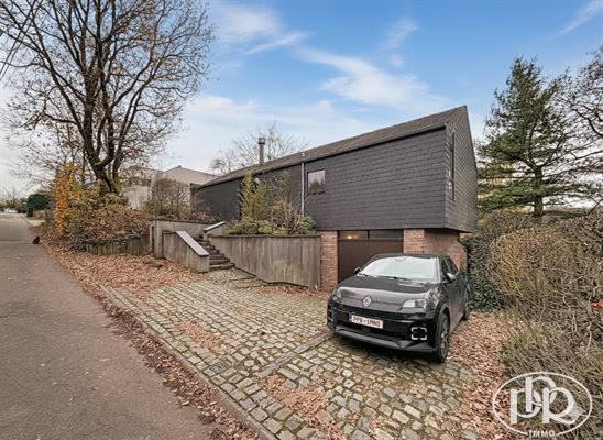 *** OFFRE ACCEPTÉE *** Villa de ± 160m², 3 chambres + espace bureau + terrasse et jardin orienté Sud.