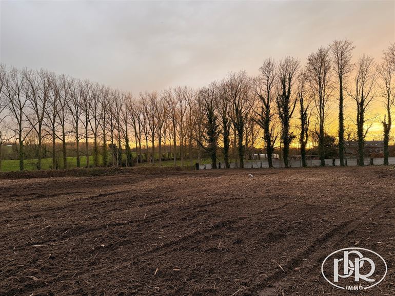 *** SOUS-OFFRE *** Terrain exceptionnel, quartier calme et verdoyant