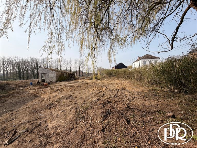 *** SOUS-OFFRE *** Terrain exceptionnel, quartier calme et verdoyant