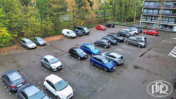 ***SIGNATURE DE COMPROMIS EN COURS*** Parking privé, cave, piscine intérieur, sauna, tennis - WOLUWE-SAINT-ÉTIENNE