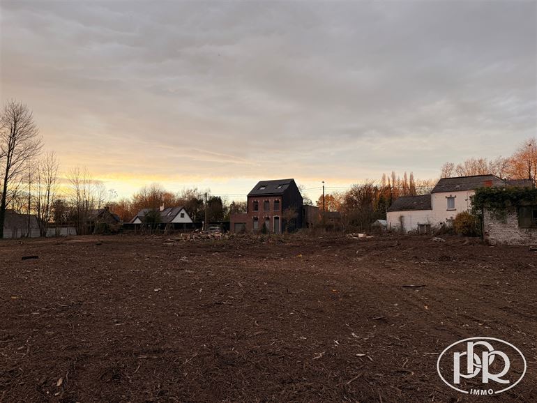*** SOUS-OFFRE *** Terrain exceptionnel, quartier calme et verdoyant