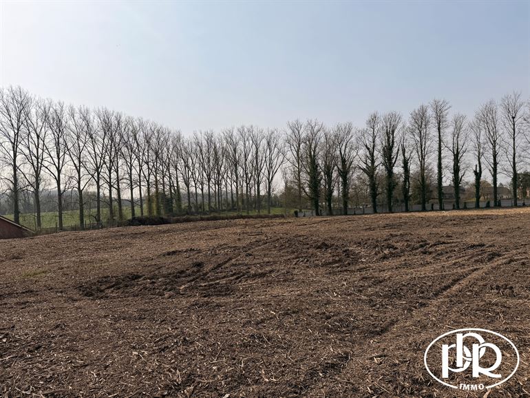 *** SOUS-OFFRE *** Terrain exceptionnel, quartier calme et verdoyant