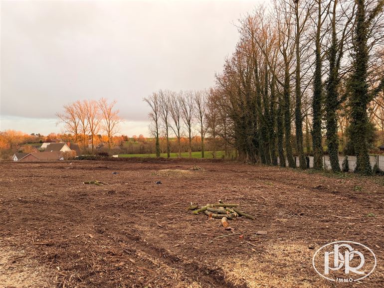 *** SOUS-OFFRE *** Terrain exceptionnel, quartier calme et verdoyant