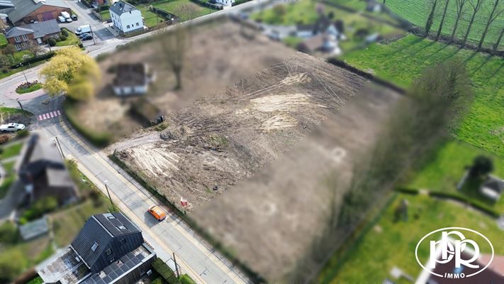 Exceptional plot of land with a total surface area of ± 34 ares. Quiet location in a leafy neighborhood. Orientation SE