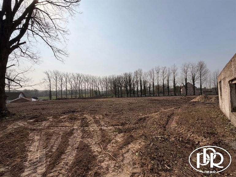 *** SOUS-OFFRE *** Terrain exceptionnel, quartier calme et verdoyant