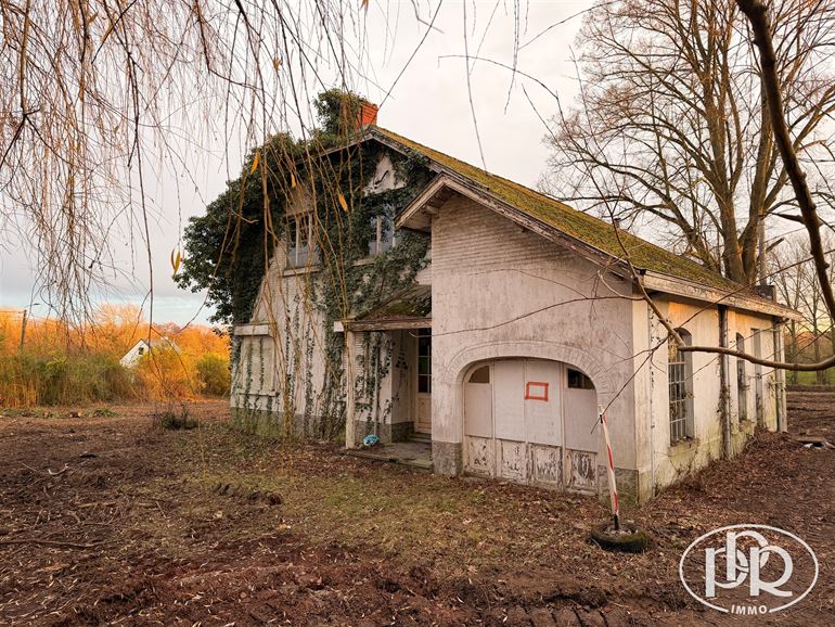 *** SOUS-OFFRE *** Villa à rénovée avec haut potentiel !