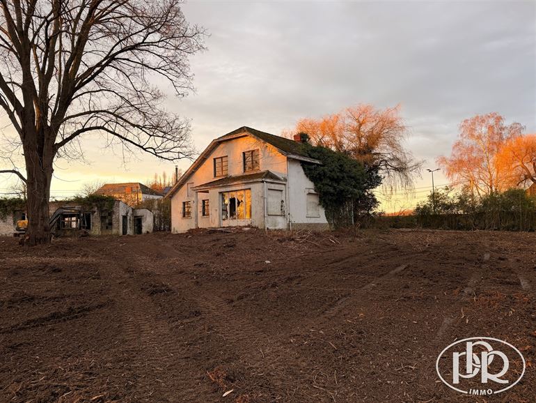 *** SOUS-OFFRE *** Villa à rénovée avec haut potentiel !