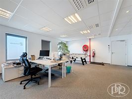 Grand parking, ascenseur, excellente accessibilité - WAVRE Grand parking, ascenseur, excellente accessibilité - WAVRE