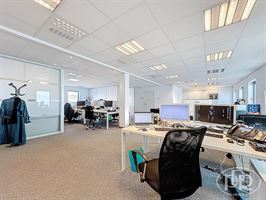 Grand parking, ascenseur, excellente accessibilité - WAVRE Grand parking, ascenseur, excellente accessibilité - WAVRE