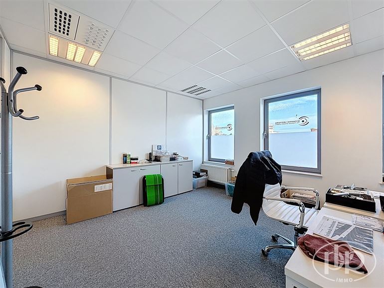 Ample parking, elevator, excellent accessibility