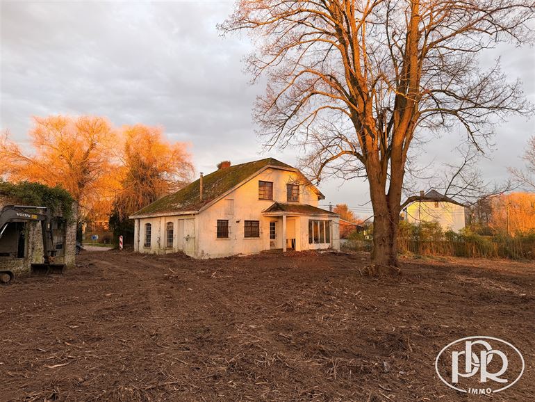 *** SOUS-OFFRE *** Villa à rénovée avec haut potentiel !