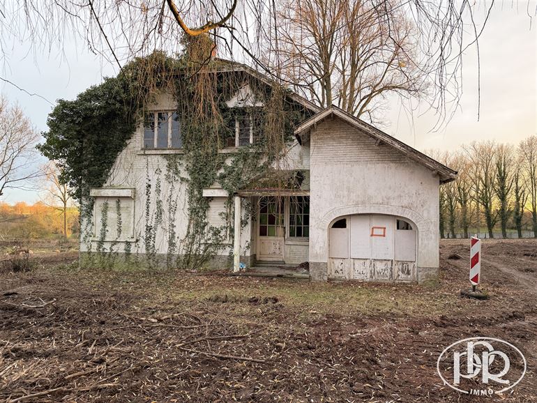 *** SOUS-OFFRE *** Villa à rénovée avec haut potentiel !