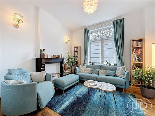 Huis met 5 slaapkamers + bureau, dubbele garage en tuin. Volledig gerenoveerd in 2024! Totale oppervlakte van ca. 295 m².