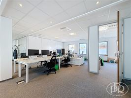 Grand parking, ascenseur, excellente accessibilité - WAVRE Grand parking, ascenseur, excellente accessibilité - WAVRE