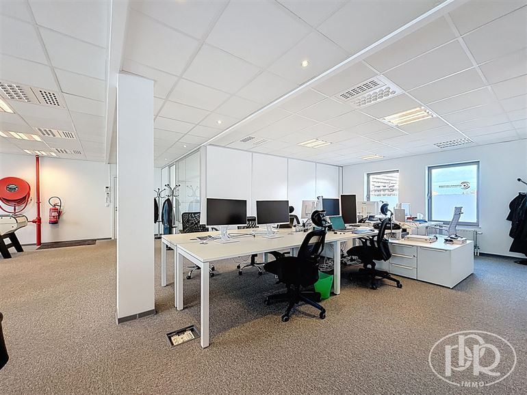 Ample parking, elevator, excellent accessibility