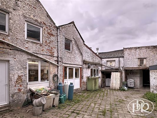 UNIEKE OPPORTUNITEIT bestaande uit WAREHOUSES met WORKSHOPS en SHOPS met een totale oppervlakte van 268 m²