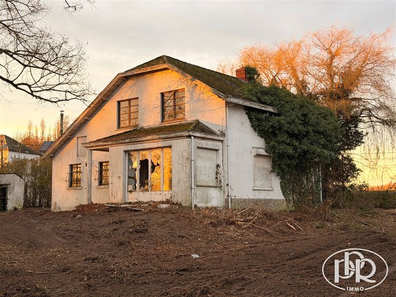 *** SOUS-OFFRE *** Villa à rénovée avec haut potentiel !
