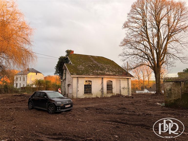*** SOUS-OFFRE *** Villa à rénovée avec haut potentiel !