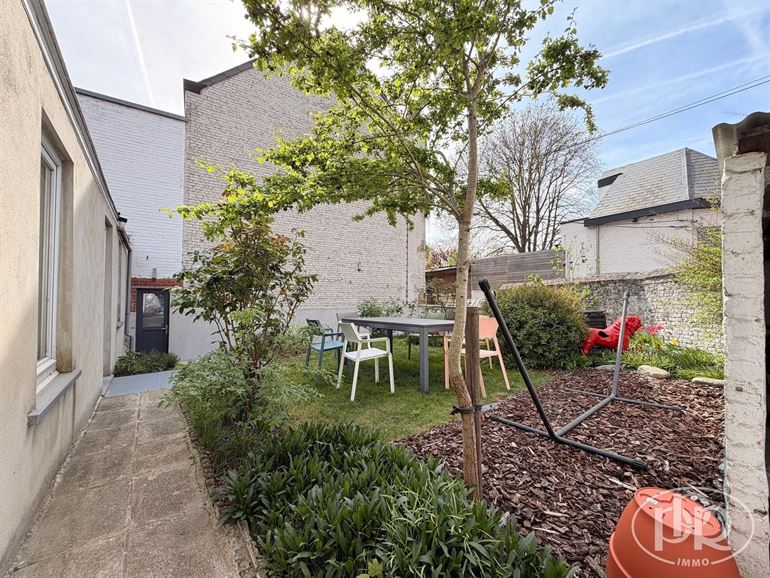 Elec CONFORME, Garages 65m², Office, Garden