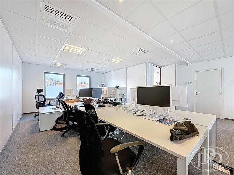 Ample parking, elevator, excellent accessibility