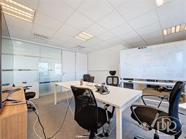 Grand parking, ascenseur, excellente accessibilité - WAVRE Grand parking, ascenseur, excellente accessibilité - WAVRE