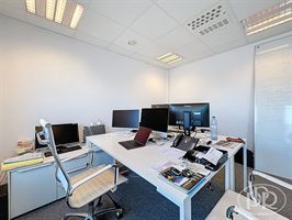 Grand parking, ascenseur, excellente accessibilité - WAVRE Grand parking, ascenseur, excellente accessibilité - WAVRE