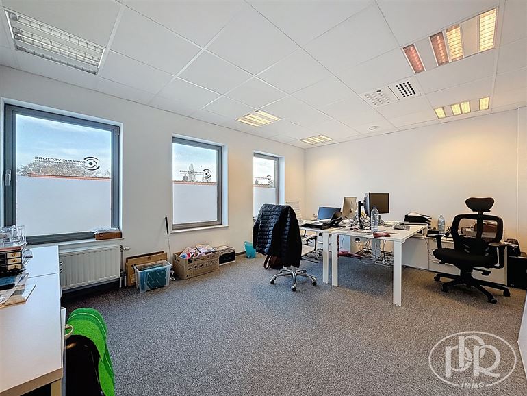 Ample parking, elevator, excellent accessibility