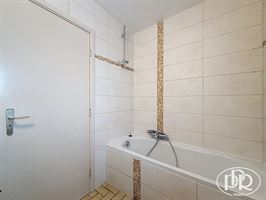 Parking privatif, cave et 2 terrasses arrière - WAVRE Parking privatif, cave et 2 terrasses arrière - WAVRE