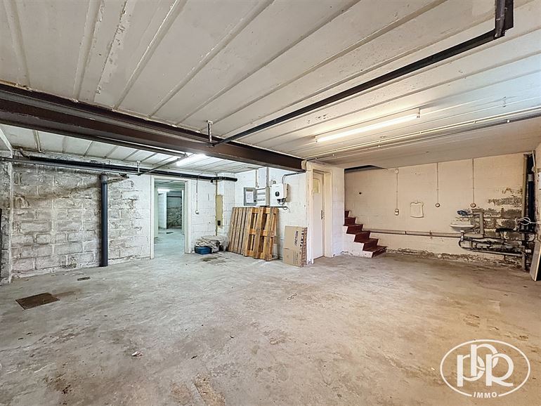 *** SOUS-OFFRE *** Calme, résidentiel, bureau et 2 Garages