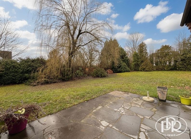 *** SOUS-OFFRE *** Calme, résidentiel, bureau et 2 Garages