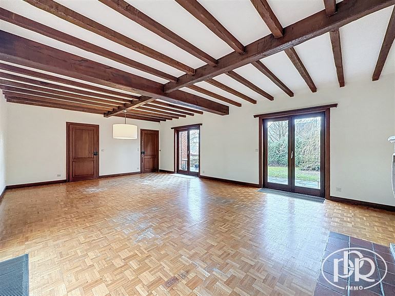 *** SOUS-OFFRE *** Calme, résidentiel, bureau et 2 Garages