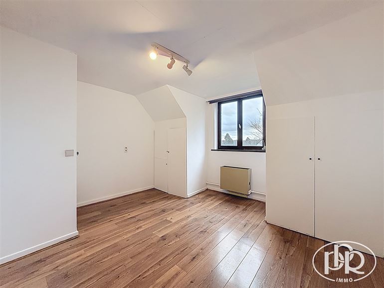 *** SOUS-OFFRE *** Calme, résidentiel, bureau et 2 Garages