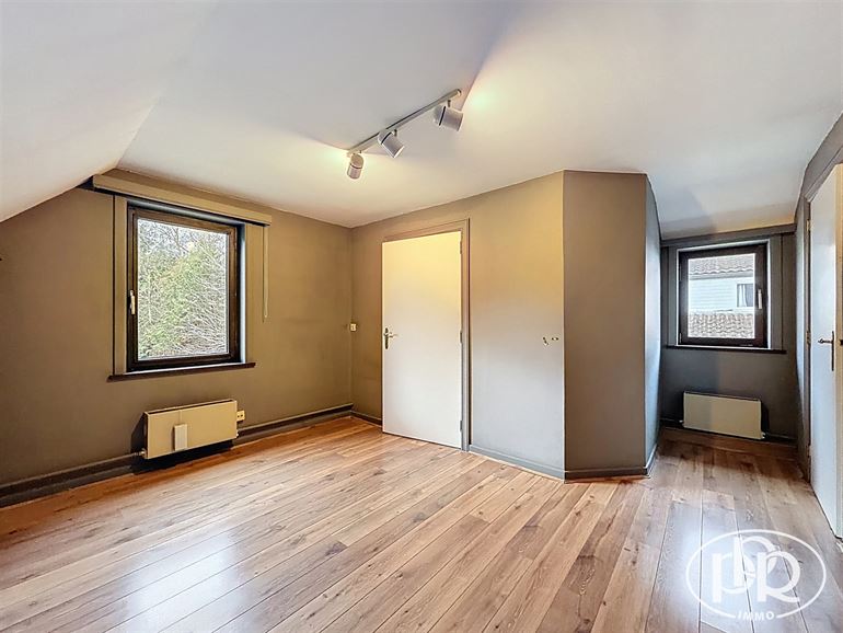 *** SOUS-OFFRE *** Calme, résidentiel, bureau et 2 Garages