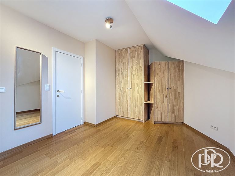 *** SOUS-OFFRE *** Excellent rendement locatif, parking en supplément, élec conforme