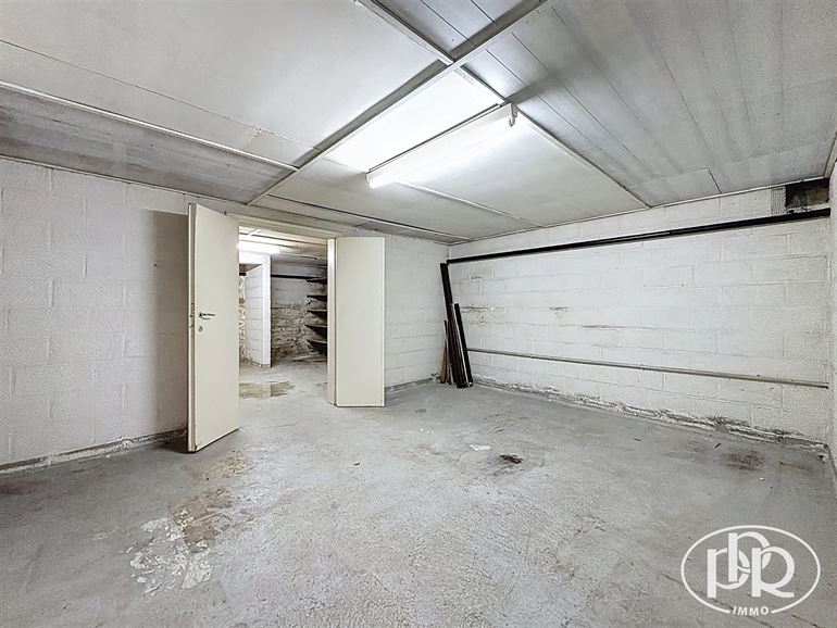 *** SOUS-OFFRE *** Calme, résidentiel, bureau et 2 Garages