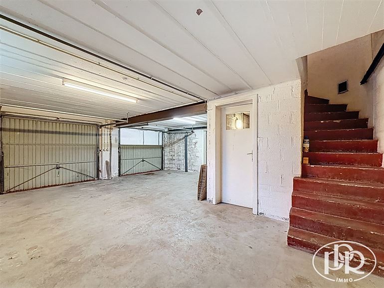 *** SOUS-OFFRE *** Calme, résidentiel, bureau et 2 Garages