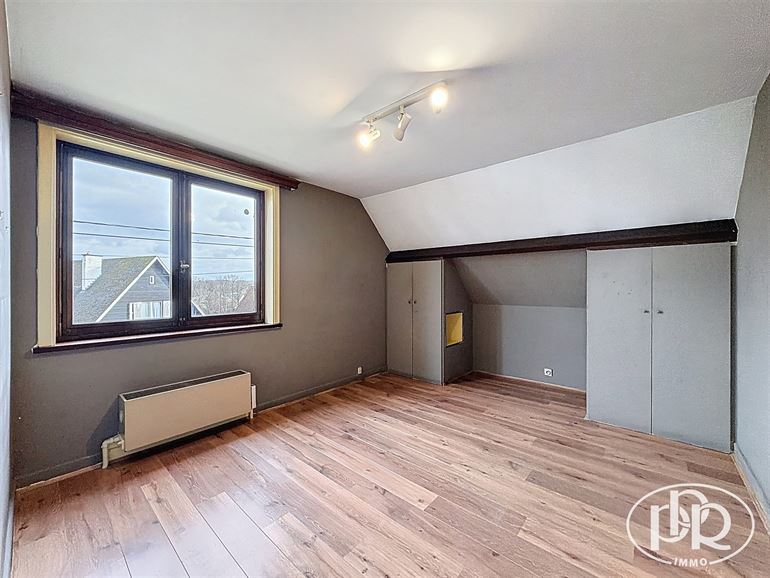 *** SOUS-OFFRE *** Calme, résidentiel, bureau et 2 Garages