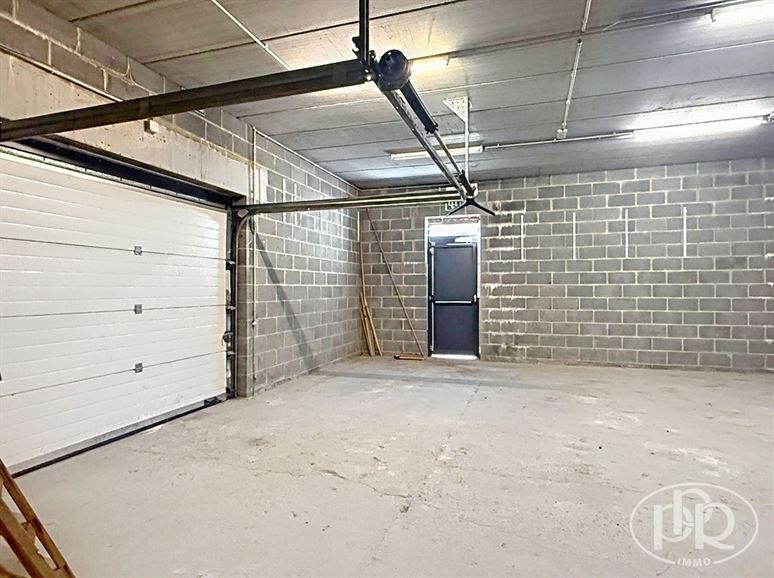 Great opportunity! Ideally located with a large surface area that can be adapted to suit your needs