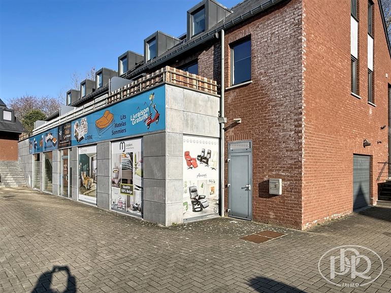 Great opportunity! Ideally located with a large surface area that can be adapted to suit your needs