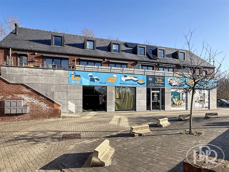 Great opportunity! Ideally located with a large surface area that can be adapted to suit your needs