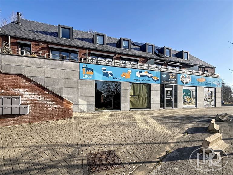 Great opportunity! Ideally located with a large surface area that can be adapted to suit your needs