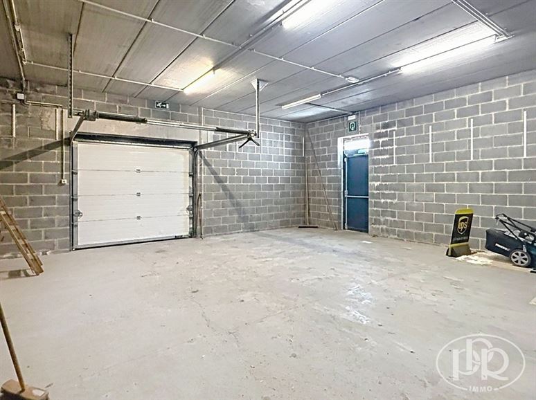 Great opportunity! Ideally located with a large surface area that can be adapted to suit your needs