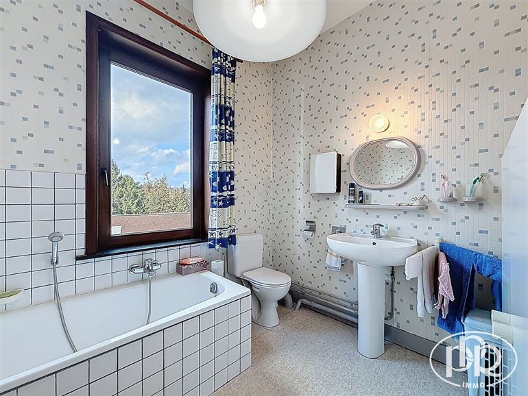 *** OFFRE ACCEPTÉE *** Jardin & terrasse SUD, parking, grenier aménageable