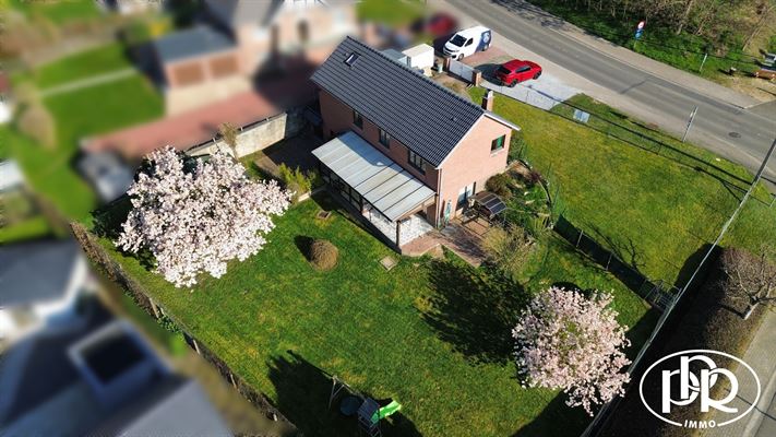 3 tot 4 slaapkamer VILLA met garage en tuin, woon/eetkamer met K7 open haard, volledig uitgeruste keuken, veranda op het zuiden en tuin in een rustige omgeving van ± 9 are 53 ca