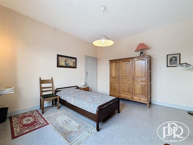 *** OFFRE ACCEPTÉE *** Jardin & terrasse SUD, parking, grenier aménageable